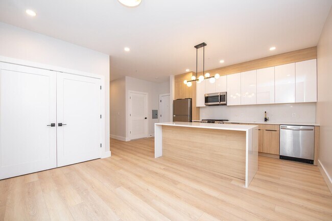 Building Photo - 6710 Park Ave