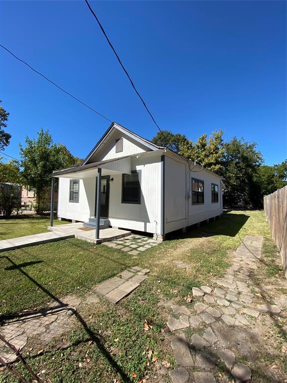 Building Photo - 212 E Lobit Ave