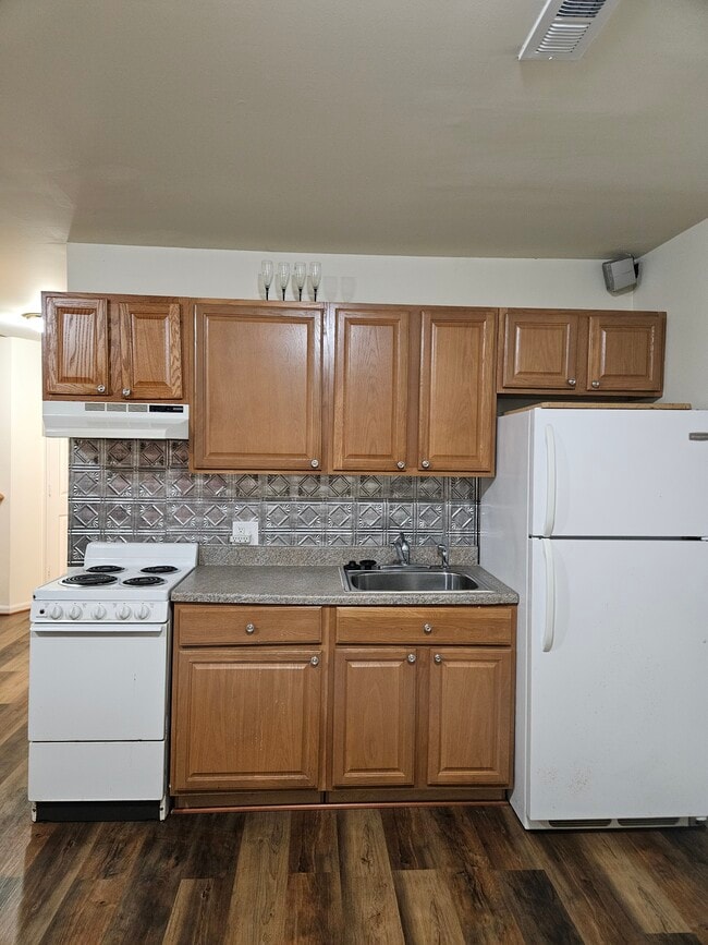 Building Photo - 8812 Community Square Ln