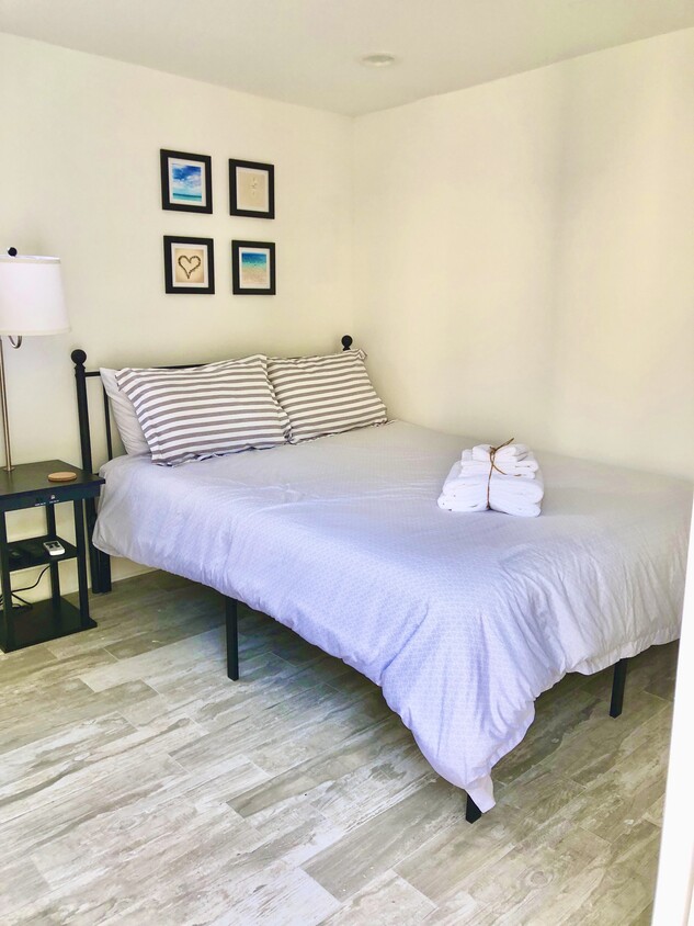 Foto principal - 805 N Lakeside Dr