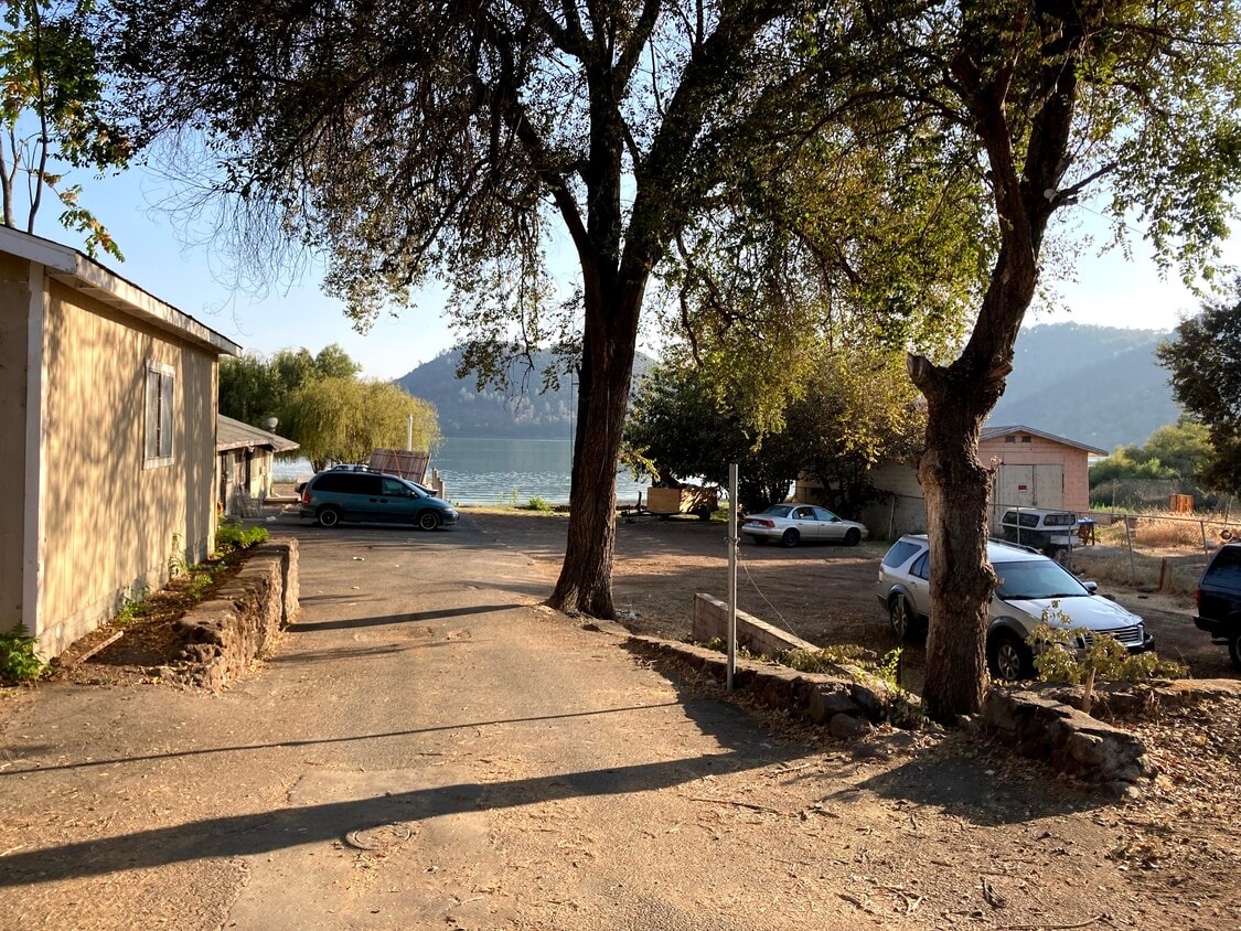 14541 Lakeshore Dr Unit 3, Clearlake, CA 95422 Apartments in