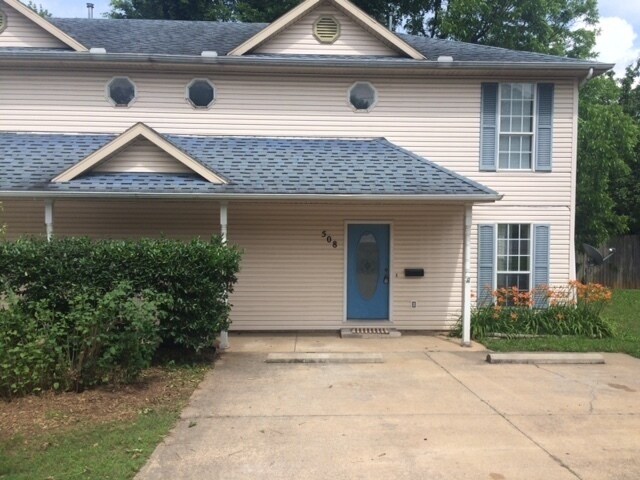 Foto principal - Large Duplex in the Heart of Fayetteville!