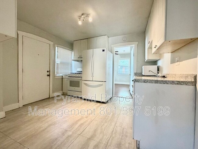 Building Photo - 181-181 Yale Ave S