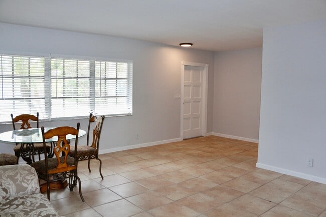 Building Photo - 104 Orchard Ridge Ln