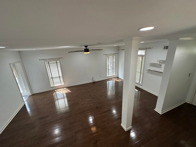 Building Photo - 1054 Island Dr