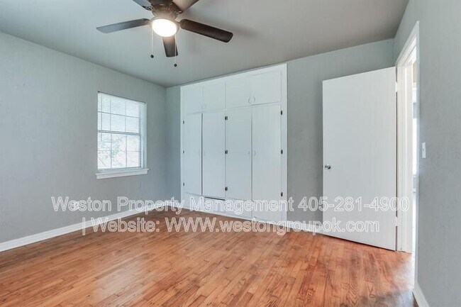 Foto del edificio - 1304 NE 43rd St