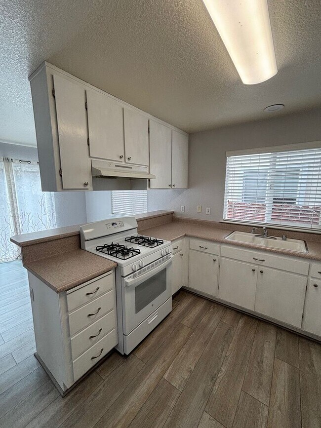 Foto del edificio - 2 Bedroom 2.5 Bathroom Townhome located in...