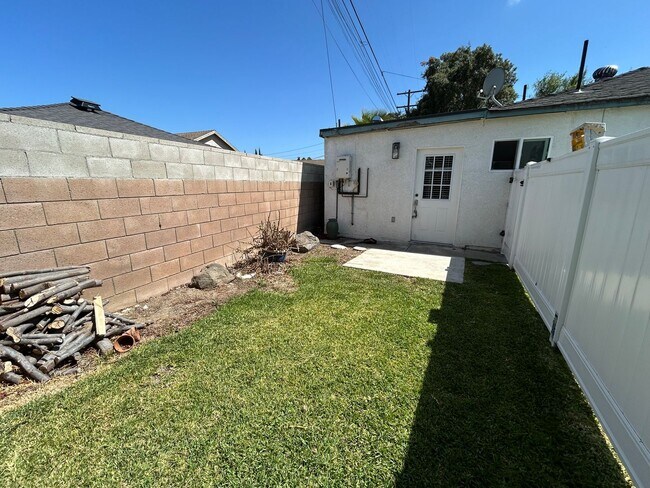 Foto del edificio - 4432 Falcon Ave