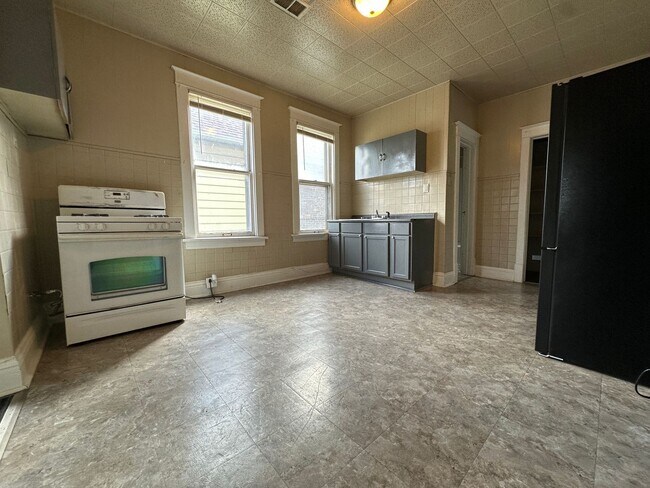 Foto del edificio - 2 Bedroom Apartment in East Chicago