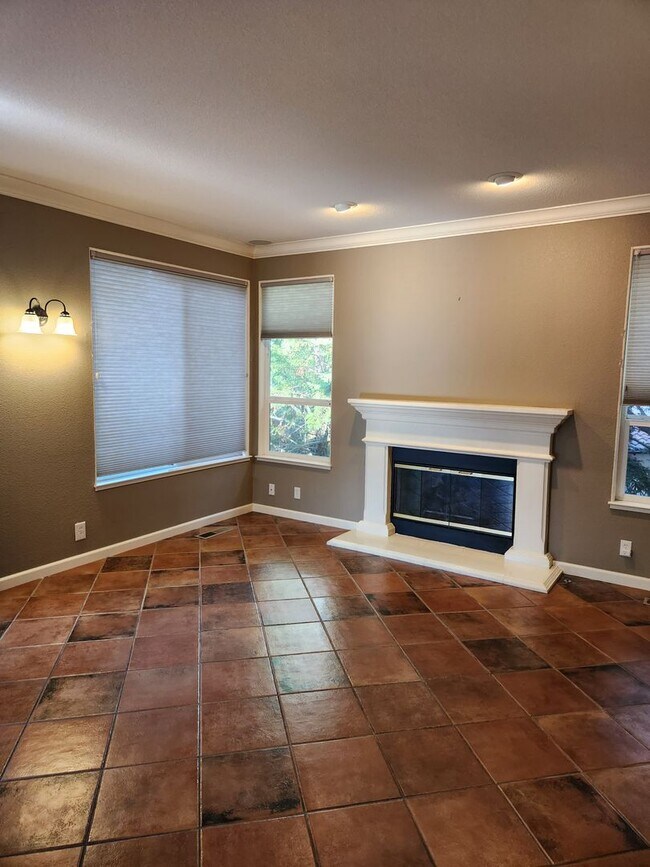 Building Photo - GORGEOUS 2 story Luxury Home near Montgome...