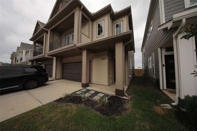 Building Photo - 16610 Oasis Mdw Ln