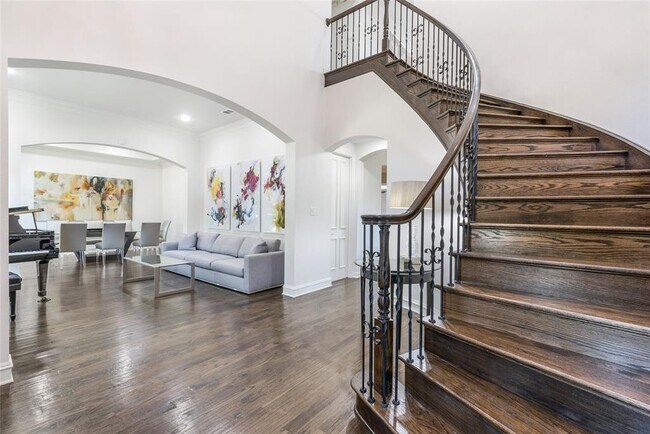 Foto del edificio - 5327 Elm Spring Ln