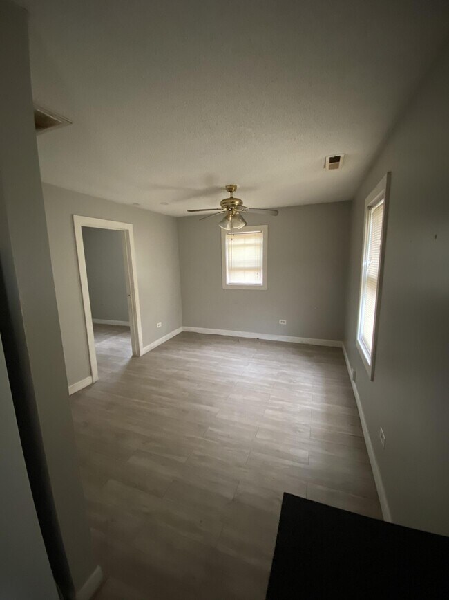 . - 930 Adams St