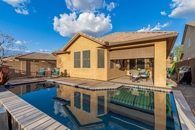 Foto del edificio - 21808 N 119th Dr