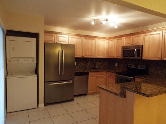 Building Photo - 1567 Shaker Cir