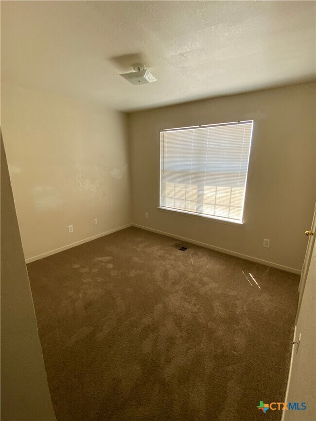 Foto del edificio - 3202 Hereford Ln