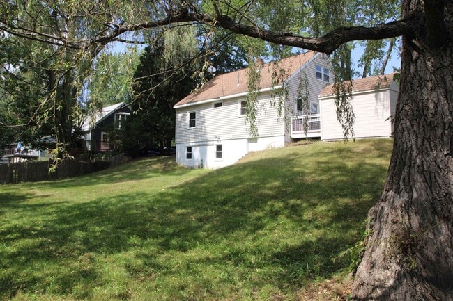 Building Photo - 13 Westside Dr
