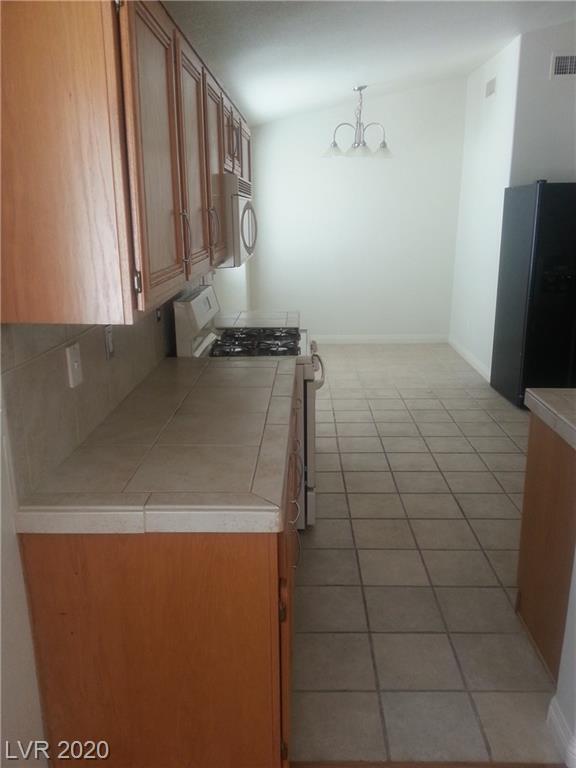 Kitchen - 3171 Castle Canyon Ave
