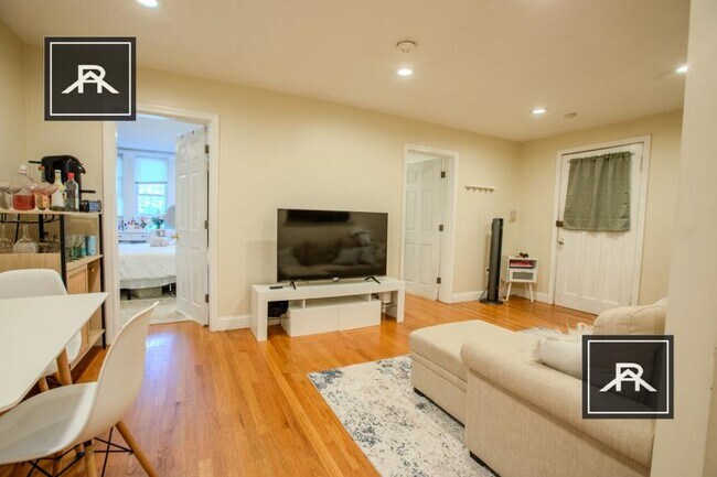 Building Photo - 4 bedroom in Brookline MA 02446