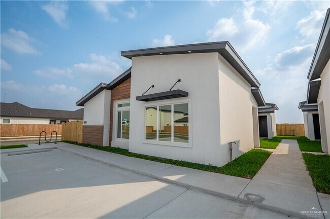 Building Photo - 30 Hidalgo Cir