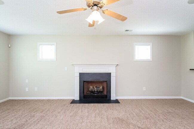 Building Photo - 42 Oakbrook Dr