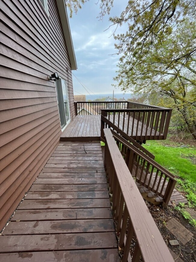 Foto del edificio - AVAILABLE JUNE - 5 Bed 2 Bath In East Hillside