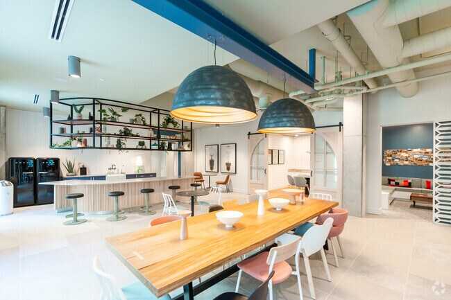 Salón de apartamentos con plataforma - Platform