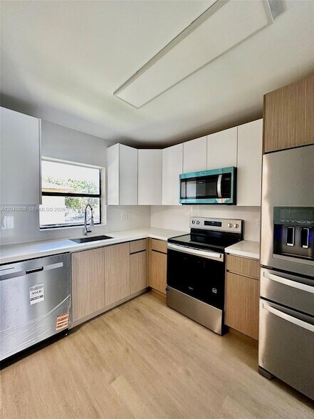 Building Photo - 2540 W 67th Pl