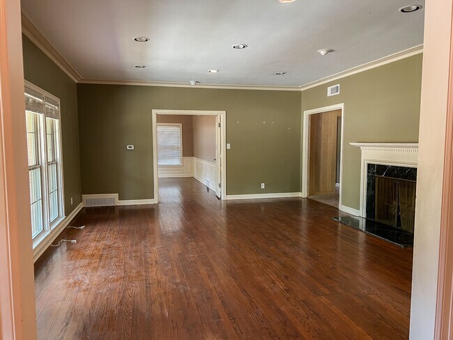 Foto del edificio - 2111 Hiawatha Blvd