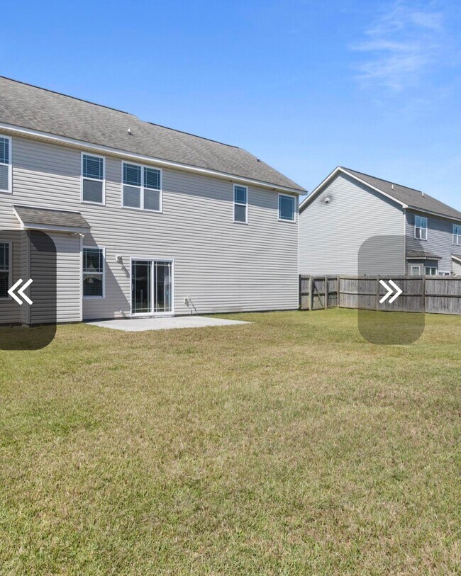 Building Photo - 830 Solomon Dr