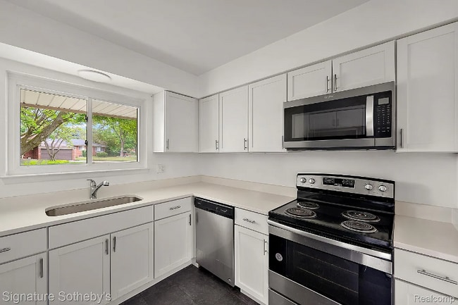 Building Photo - 3626 Hillside Dr