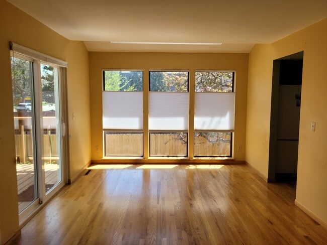 Building Photo - 106 Genesee Ct