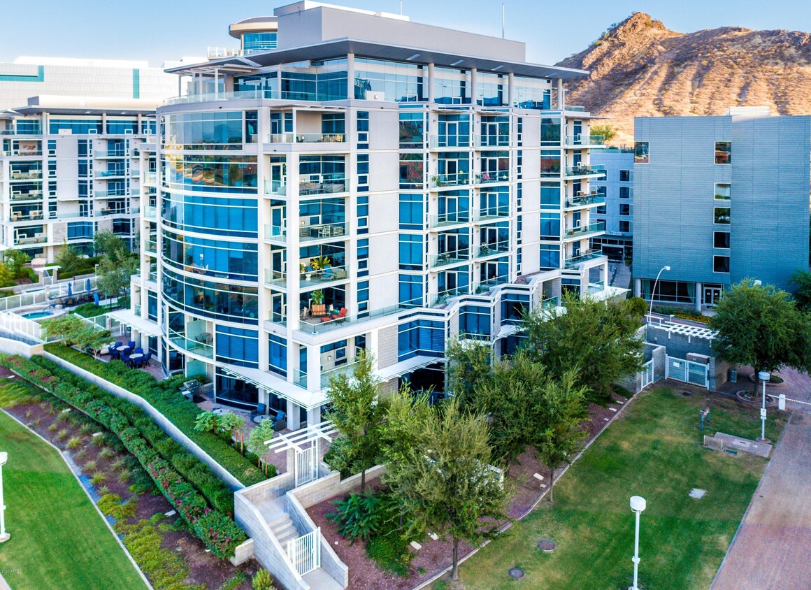 6th piso, medio sesión, dos balcones - 120 E Rio Salado Pky