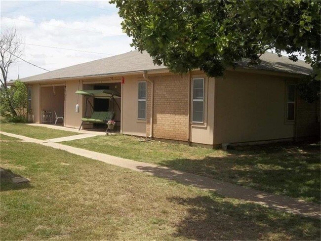 Building Photo - 1512 Primrose Ln