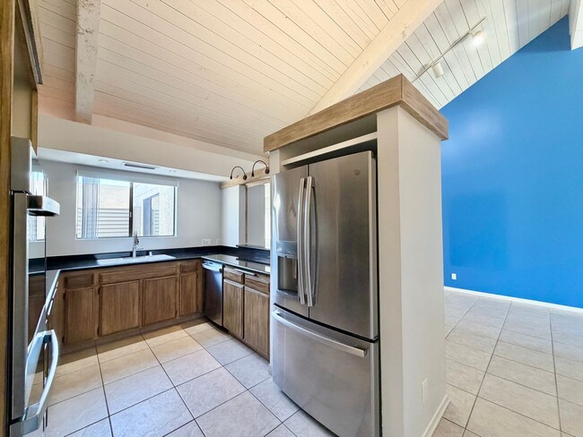 Building Photo - 34983 Mission Hills Dr