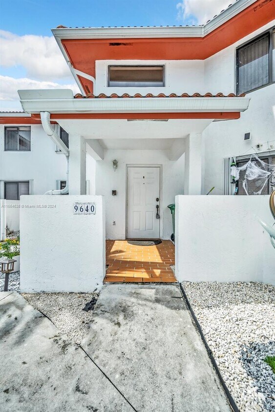 Primary Photo - 9640 SW 138th Ave