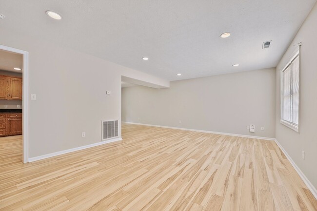 Building Photo - 4 Bedroom Home in Lynchburg