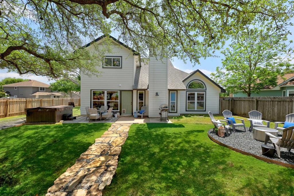 Foto principal - 901 Oakcrest Cir