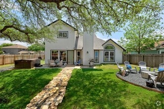 Building Photo - 901 Oakcrest Cir