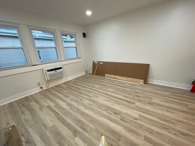 Living room - 33 W 32nd St