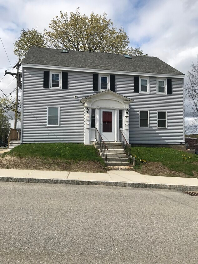 8 Hanson St Unit B, Dover, NH 03820 Apartments in Dover, NH