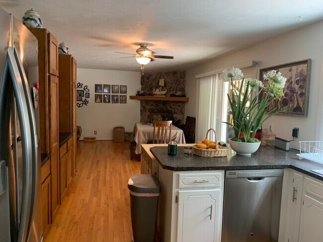 Building Photo - Home For Rent in Papillion