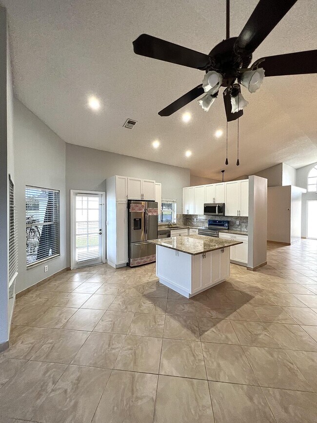 Foto del edificio - 18859 La Costa Ln