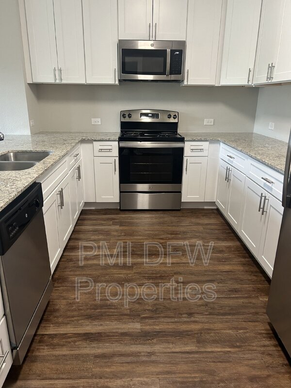 Building Photo - 208 Stone Cir