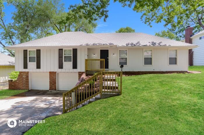 Primary Photo - 13011 MANCHESTER AVENUE, GRANDVIEW, MO 64030