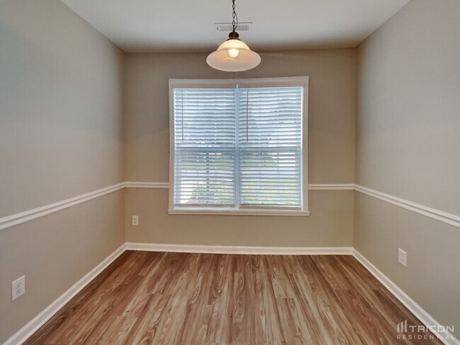 Building Photo - 4025 Creekside Court Winston Salem NC