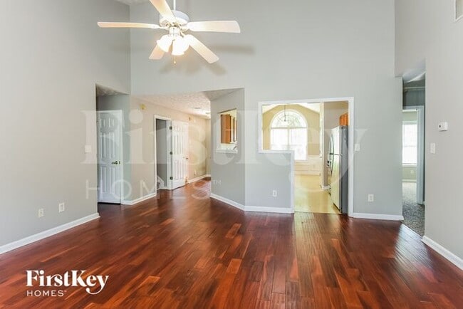 Building Photo - 830 James Ridge Dr