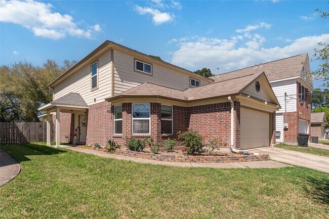 Foto del edificio - 16734 Warbler Dr