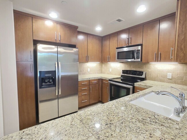 Foto del edificio - Spectacular Views of Silicon Valley from This Beautiful Communications Hill Condo
