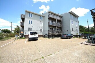 Building Photo - 9716 7th Bay St